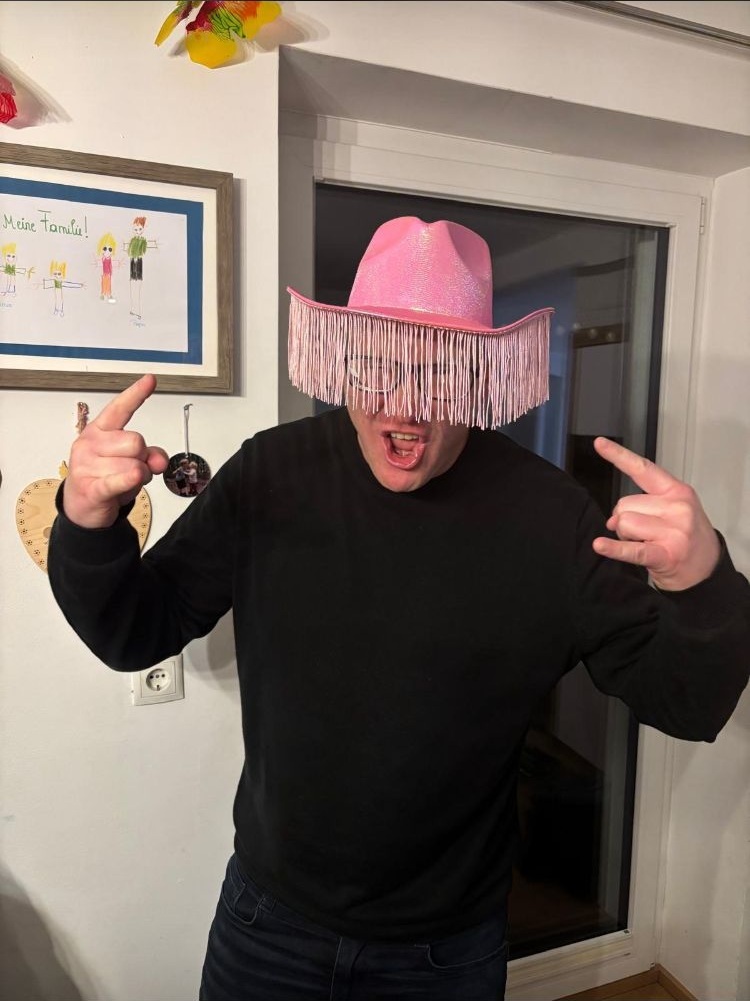 Kini mit Player of the match-Hut